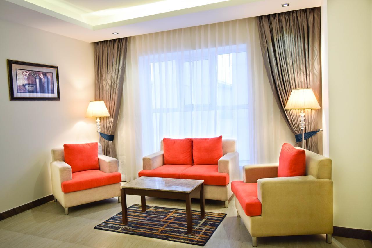Rg Royal Hotel Bangalore Esterno foto