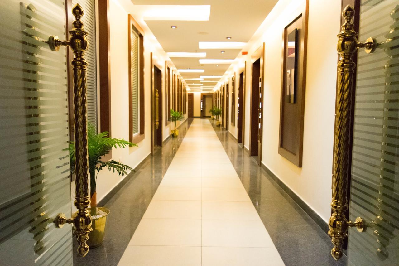 Rg Royal Hotel Bangalore Esterno foto