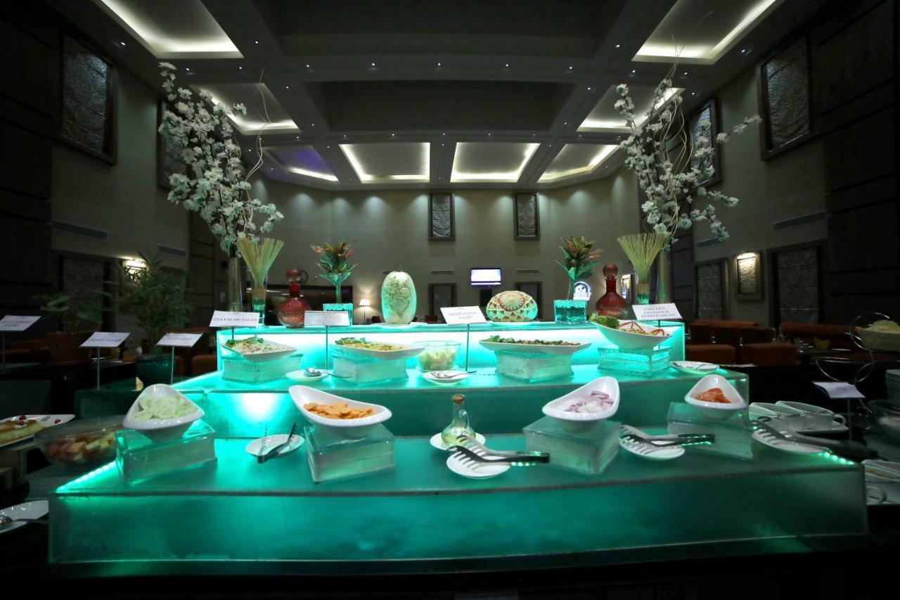 Rg Royal Hotel Bangalore Esterno foto